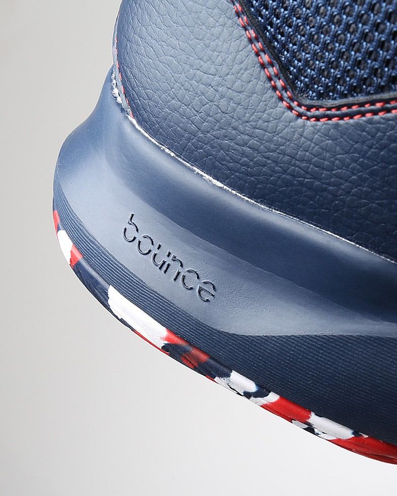 Heel close-up showing bounce debossed on the navy midsole above the camo outsole.